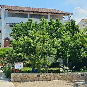 Apartment Fam. Grce, Barbat na Rabu
