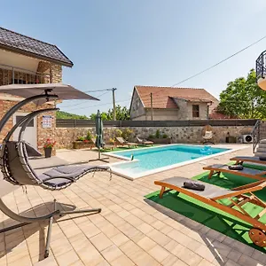 Toni , Gračac Kroatien